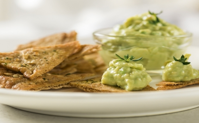 Pita chips con dip de palta